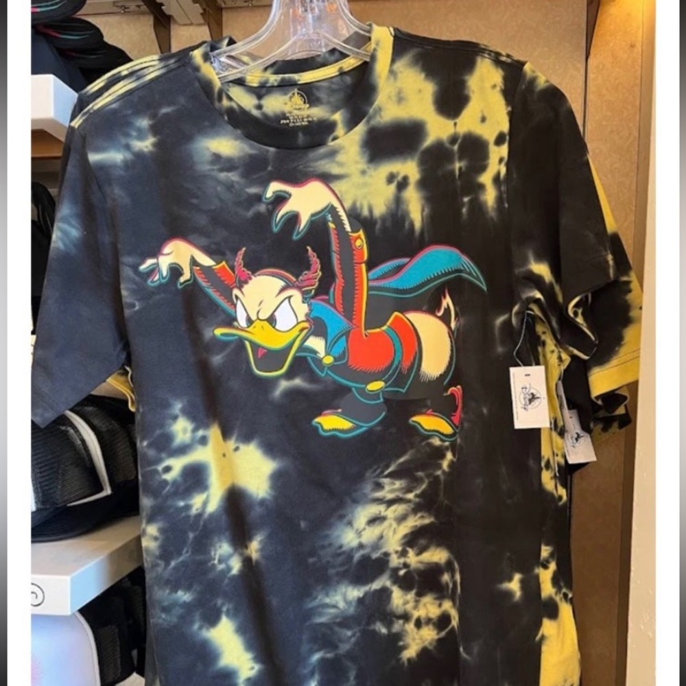 Disney 2023 Halloween Donald Duck T Shirt adult size medium BNWT